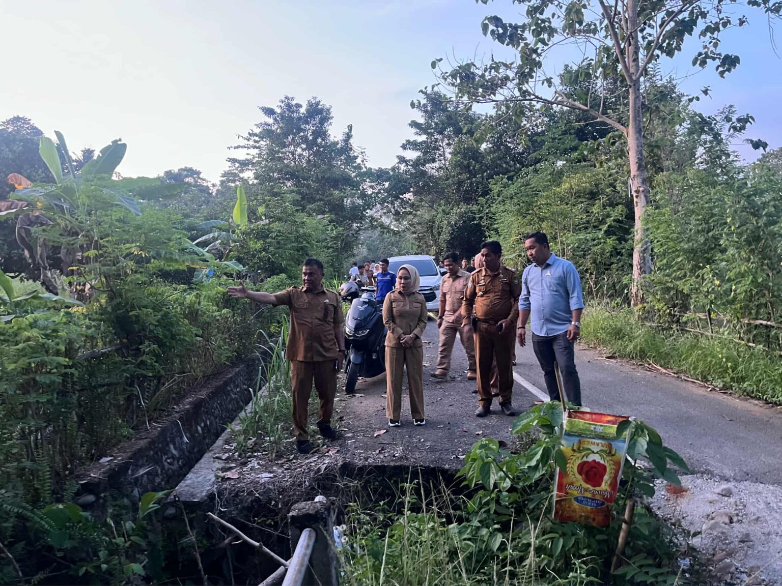 Lama Terputus, Legislator Demokrat Palopo Dampingi Walikota Tinjau Jembatan Penghubung Batu Walenrang dan Mancani