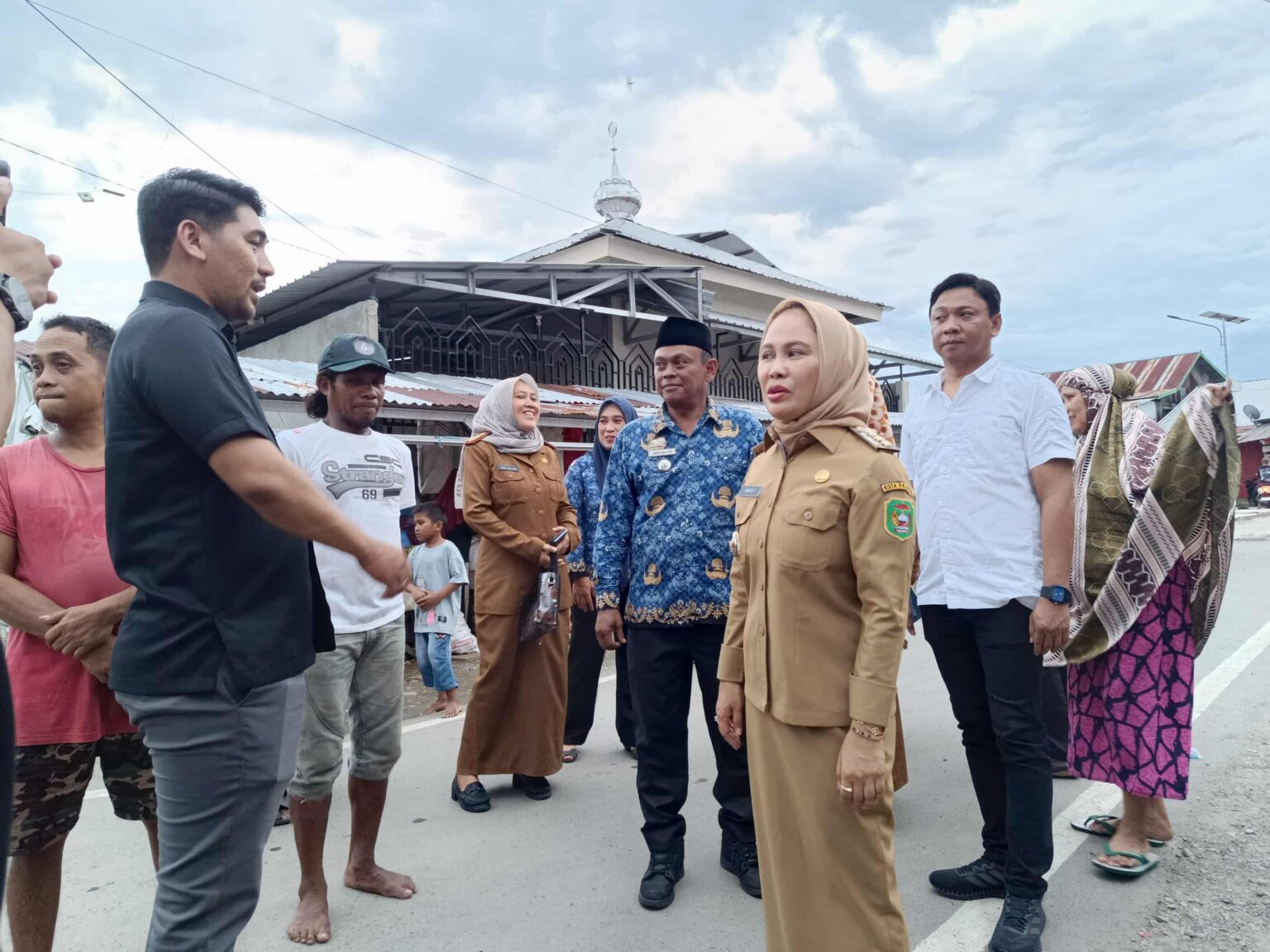 Tinjau Drainase Rusak di Pontap, Walikota Naili Disambut Gembira Warga… CSM: Wujud Kepedulian Ibu Naili