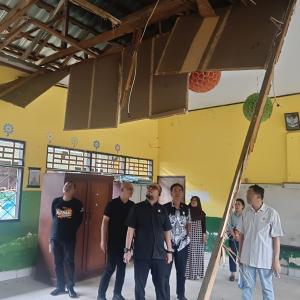 Miris, Siswa SDN 15 Salolo Belajar di Gudang Karena Ruang Kelas Rusak Parah