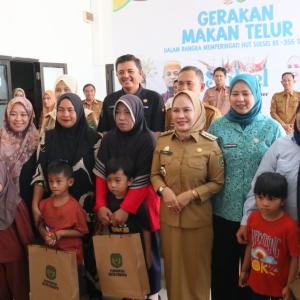 Walikota Palopo, Hj Naili Trisal mengikuti Gerakan Gemar Makan Telur untuk Anak-anak yang digelar di Aula Kantor Dinas Kesehatan Palopo